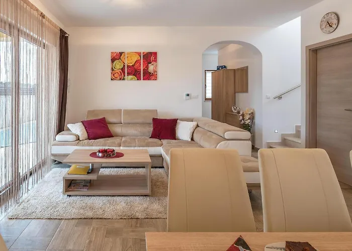 3 Bedroom Lovely In *