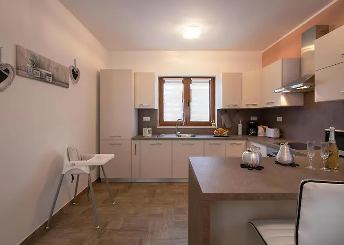 3 Bedroom Lovely In Vakantiehuis Barbariga