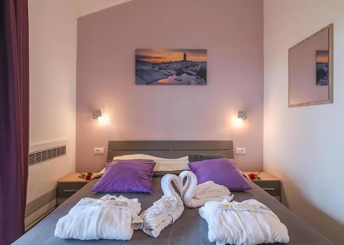 Vakantiehuis 3 Bedroom Lovely In *