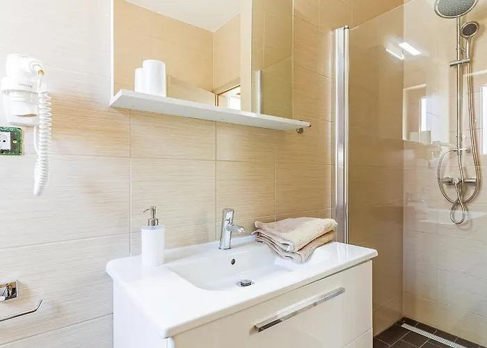 Vakantiehuis 3 Bedroom Lovely In
