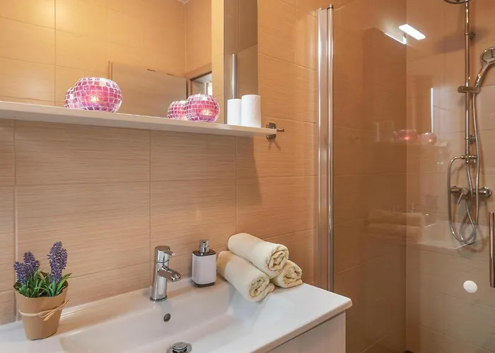 Vakantiehuis 3 Bedroom Lovely In Barbariga