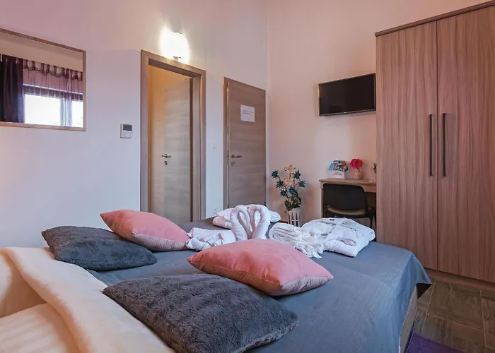 3 Bedroom Lovely In Vakantiehuis Barbariga