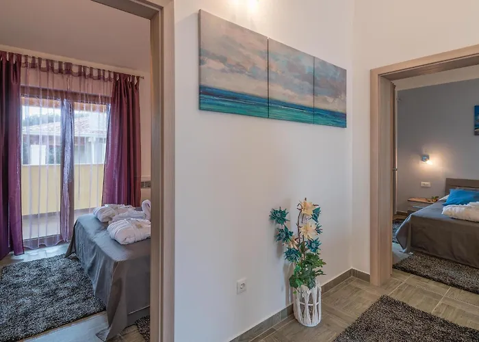 Vakantiehuis 3 Bedroom Lovely In *