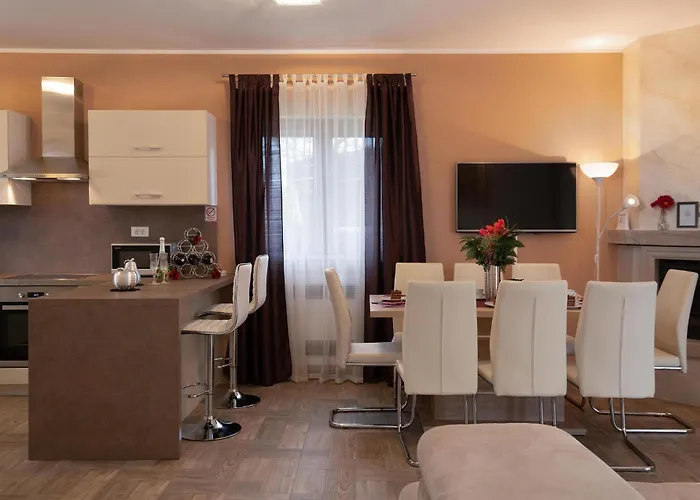 Vakantiehuis 3 Bedroom Lovely In *