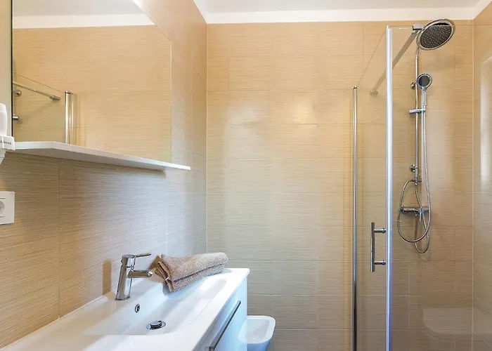 Vakantiehuis 3 Bedroom Lovely In *