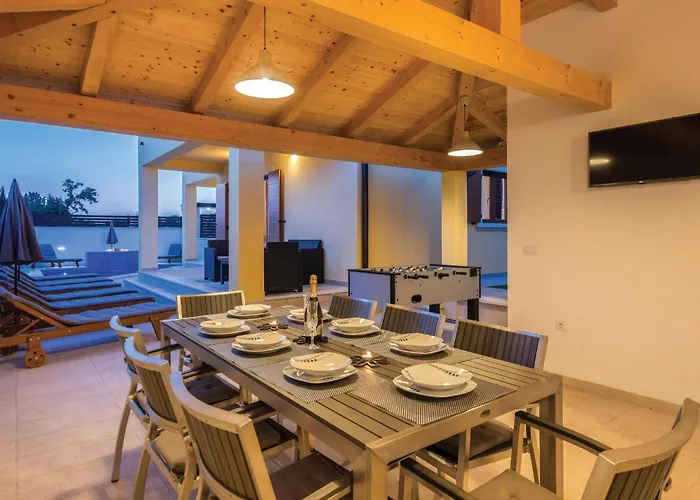 3 Bedroom Lovely In Vakantiehuis Barbariga