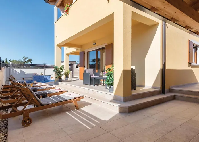 3 Bedroom Lovely In * Barbariga