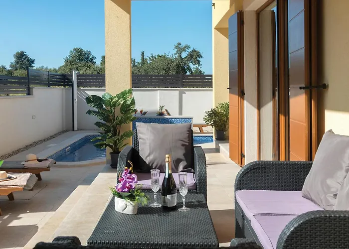 Vakantiehuis 3 Bedroom Lovely In Barbariga