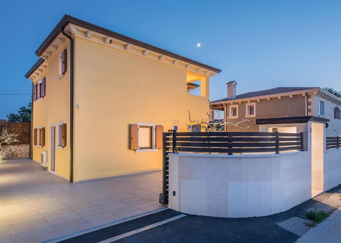 3 Bedroom Lovely In Barbariga
